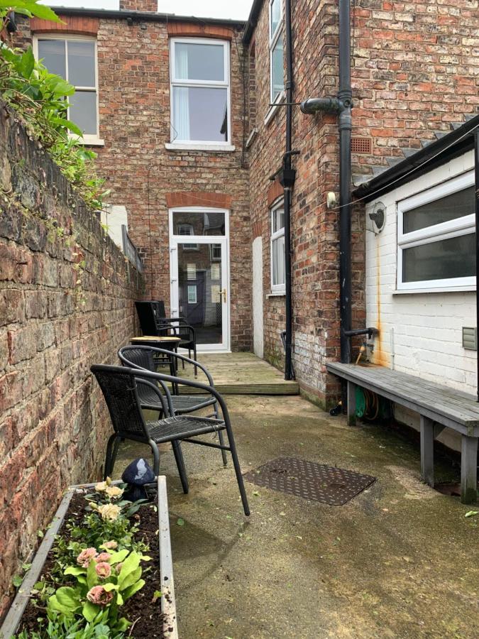 Riverside Lodge - Quaint Victorian Home By The River York Exterior foto